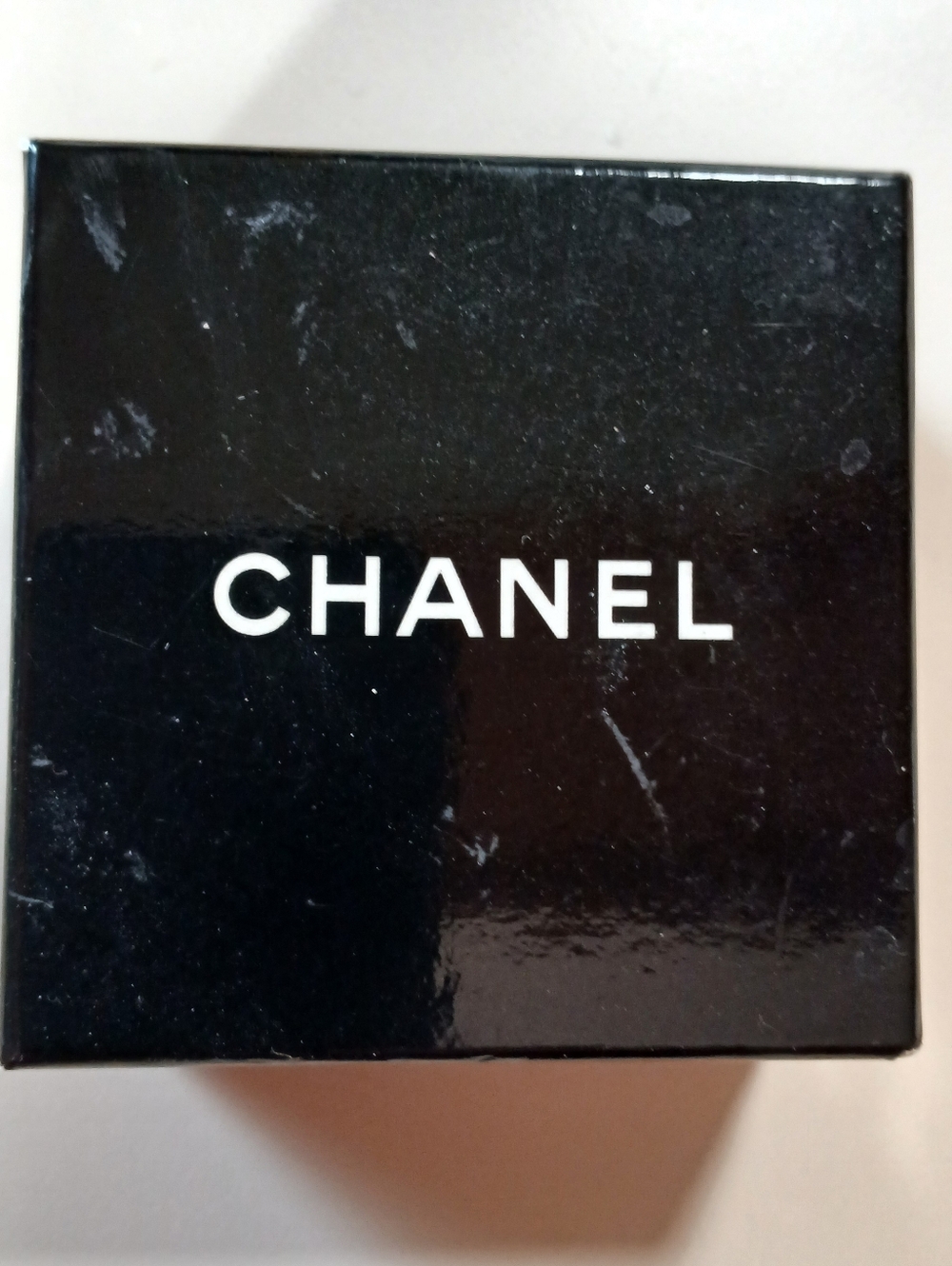 CHANEL Gold and Deep Blue Round Giroux Clip-On Earrings - Picture 13 of 13